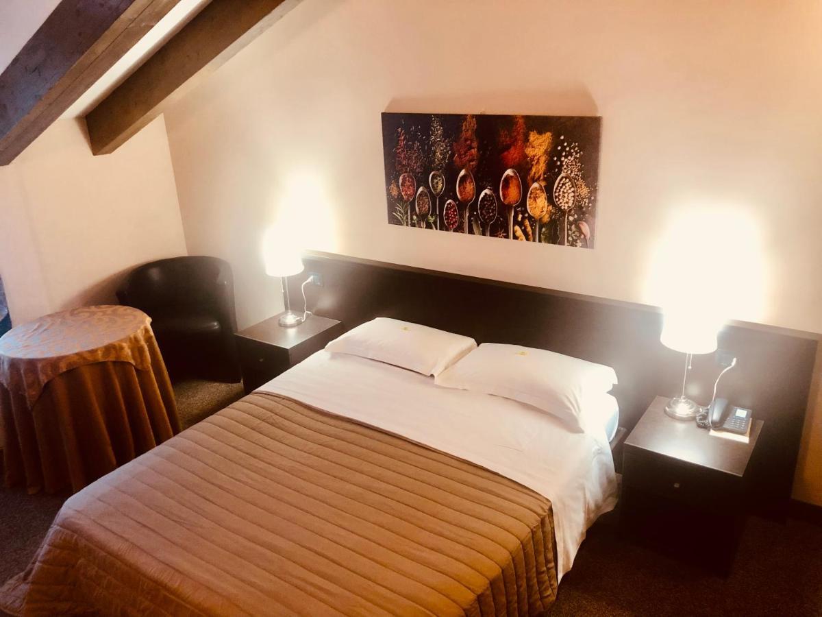 Hotel Malpensa Inn Aereoporto Tornavento エクステリア 写真